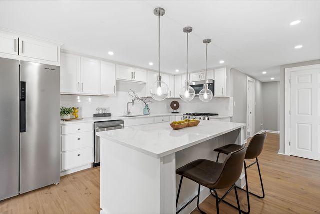 734 W Hollis St, Nashua, NH 03062