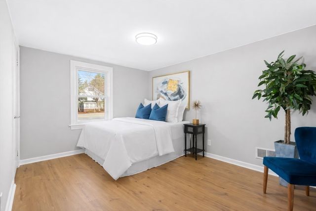 734 W Hollis St, Nashua, NH 03062