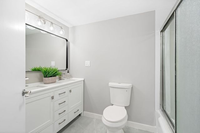 734 W Hollis St, Nashua, NH 03062