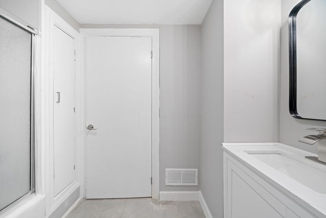 734 W Hollis St, Nashua, NH 03062