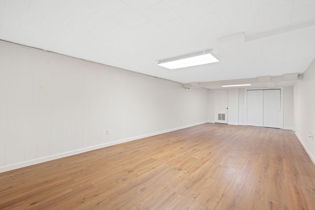 734 W Hollis St, Nashua, NH 03062