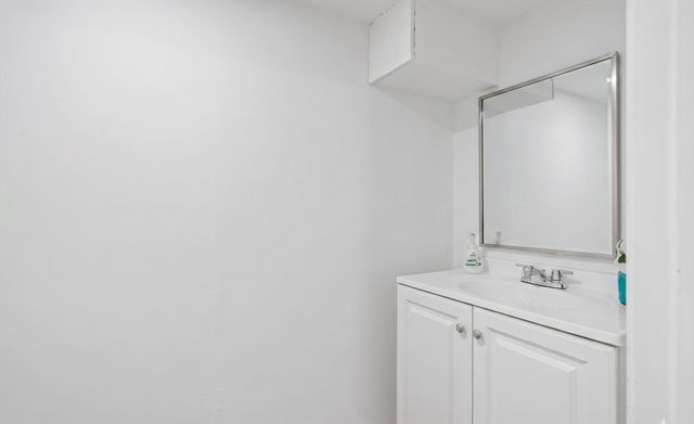 734 W Hollis St, Nashua, NH 03062