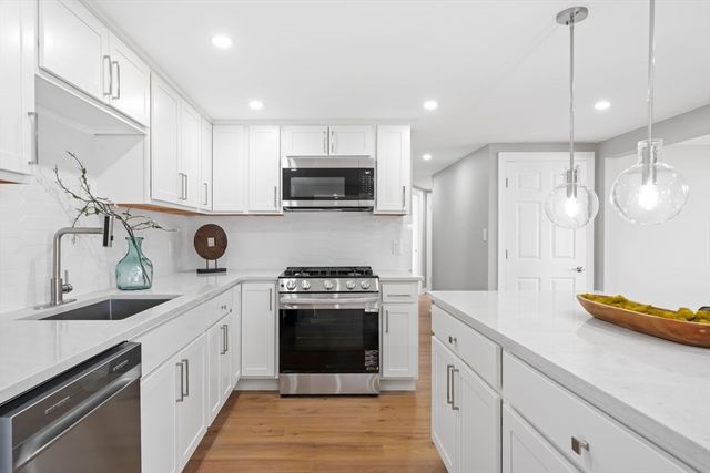 734 W Hollis St, Nashua, NH 03062