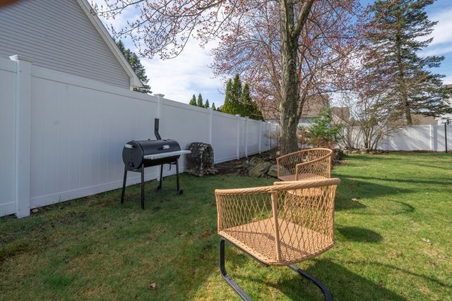 734 W Hollis St, Nashua, NH 03062