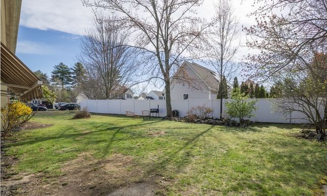 734 W Hollis St, Nashua, NH 03062