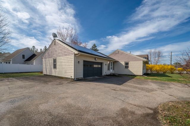 734 W Hollis St, Nashua, NH 03062