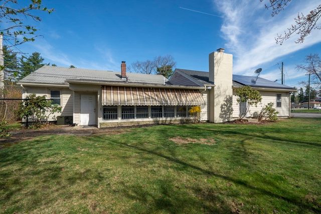 734 W Hollis St, Nashua, NH 03062