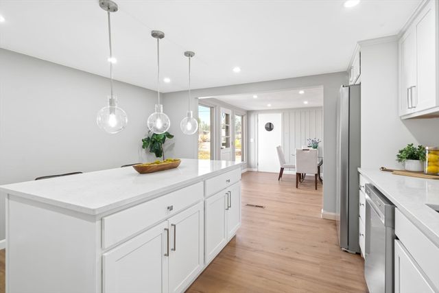 734 W Hollis St, Nashua, NH 03062