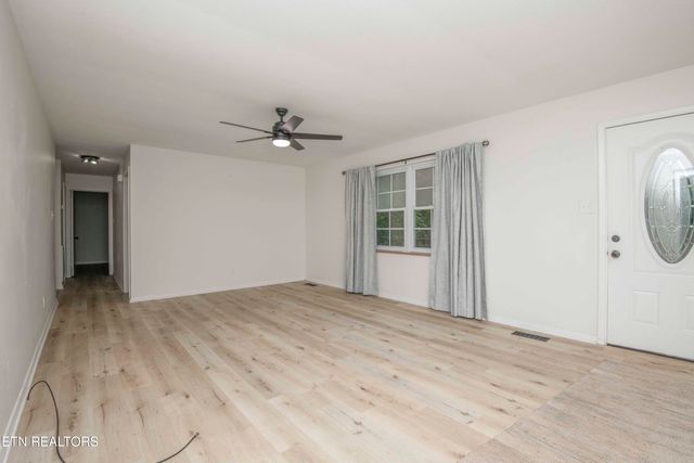 817 W Ridgecrest Drive, Kingston, TN 37763