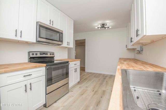 817 W Ridgecrest Drive, Kingston, TN 37763