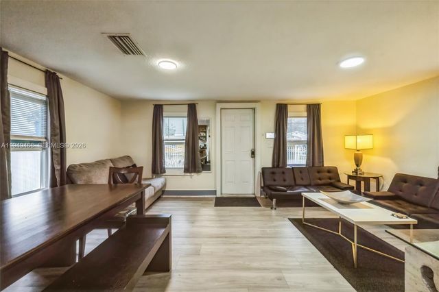 1296 NW 72nd St, Miami, FL 33147