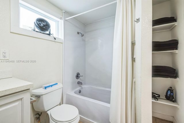 1296 NW 72nd St, Miami, FL 33147