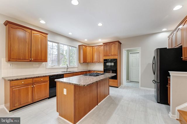 2859 CHERRY BRANCH LN, Herndon, VA 20171