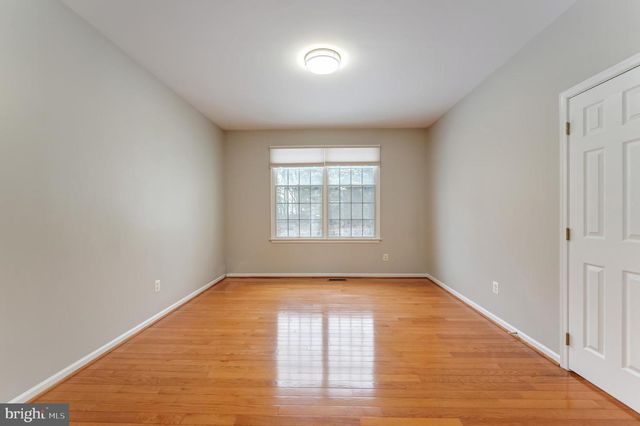 2859 CHERRY BRANCH LN, Herndon, VA 20171