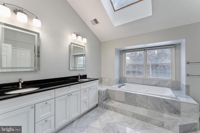 2859 CHERRY BRANCH LN, Herndon, VA 20171