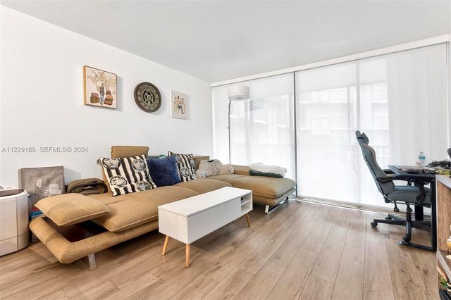 3401 N Country Club Drive 406, Aventura, FL 33180