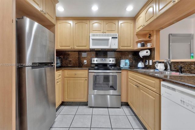 3401 N Country Club Drive 406, Aventura, FL 33180