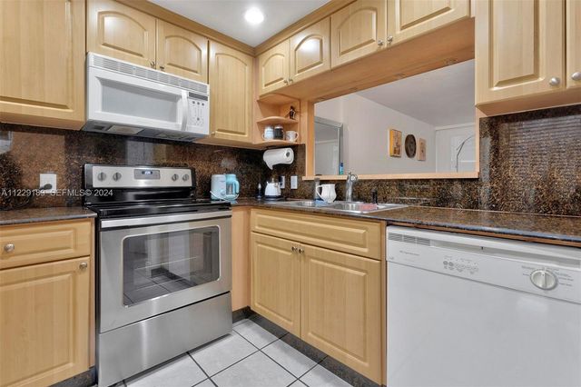 3401 N Country Club Drive 406, Aventura, FL 33180