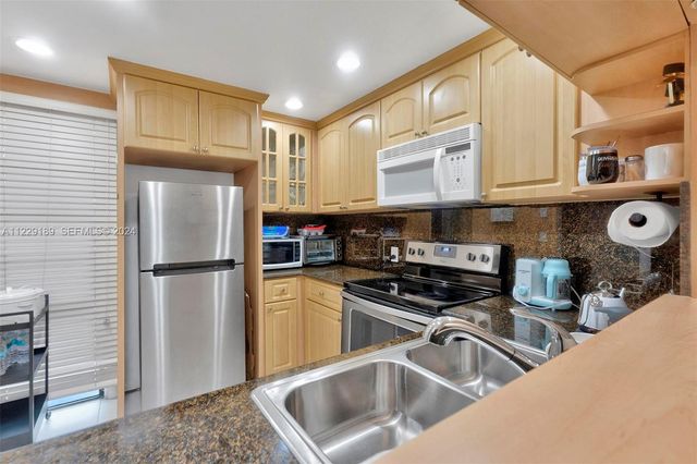 3401 N Country Club Drive 406, Aventura, FL 33180