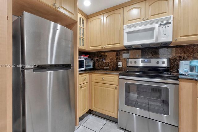 3401 N Country Club Drive 406, Aventura, FL 33180