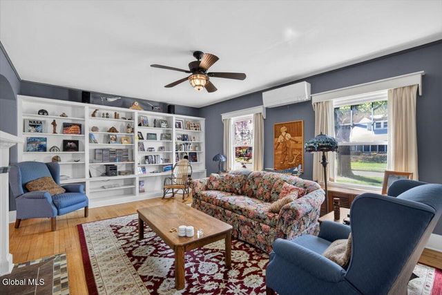 33 Washington Road, Scotia, NY 12302