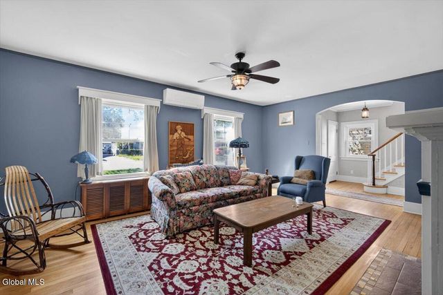 33 Washington Road, Scotia, NY 12302