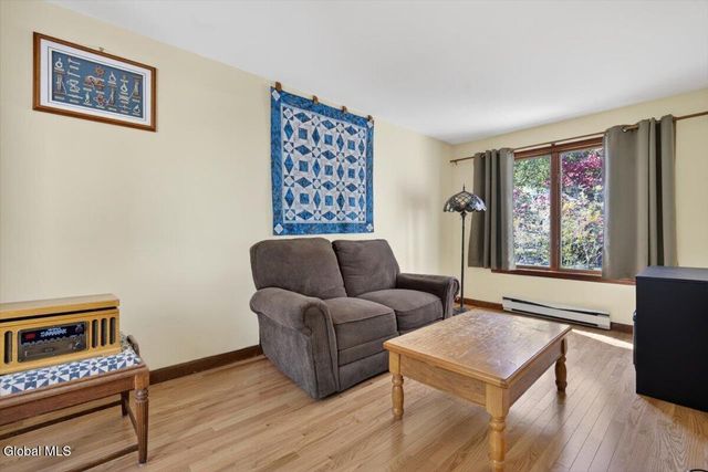 33 Washington Road, Scotia, NY 12302