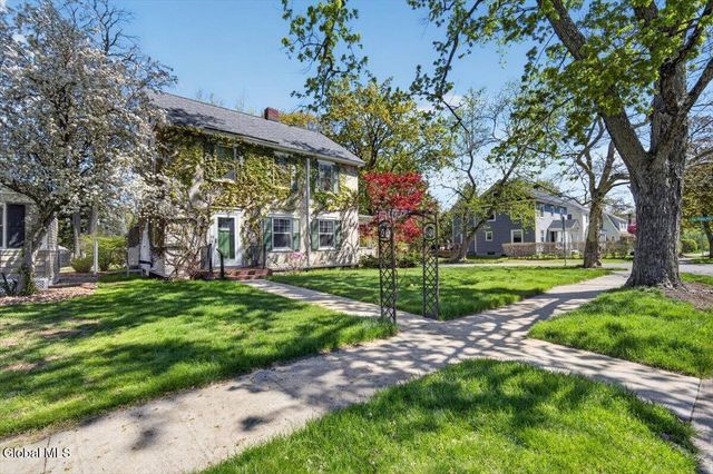 33 Washington Road, Scotia, NY 12302