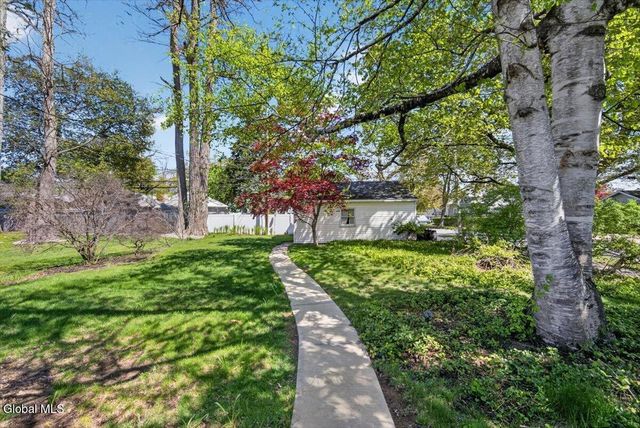 33 Washington Road, Scotia, NY 12302