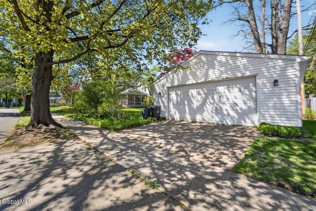 33 Washington Road, Scotia, NY 12302