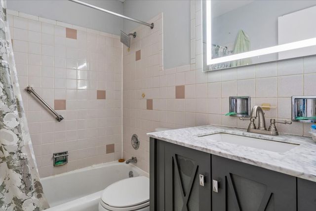 8245 W BELMONT 4C, River Grove, IL 60171