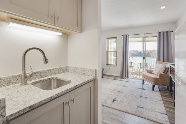 1085 Bluewater Dr Unit 120, Moneta, VA 24121