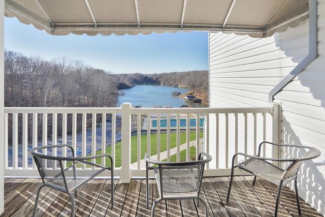 1085 Bluewater Dr Unit 120, Moneta, VA 24121