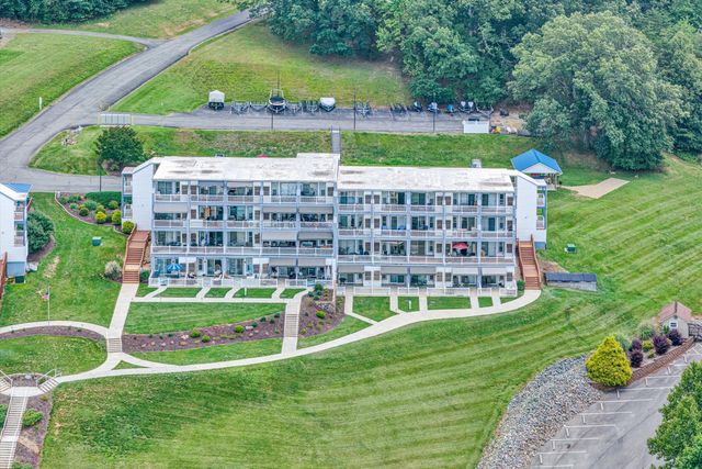 1085 Bluewater Dr Unit 120, Moneta, VA 24121