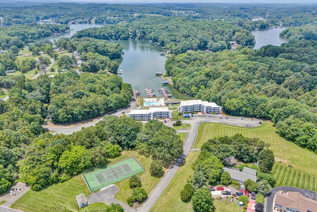 1085 Bluewater Dr Unit 120, Moneta, VA 24121