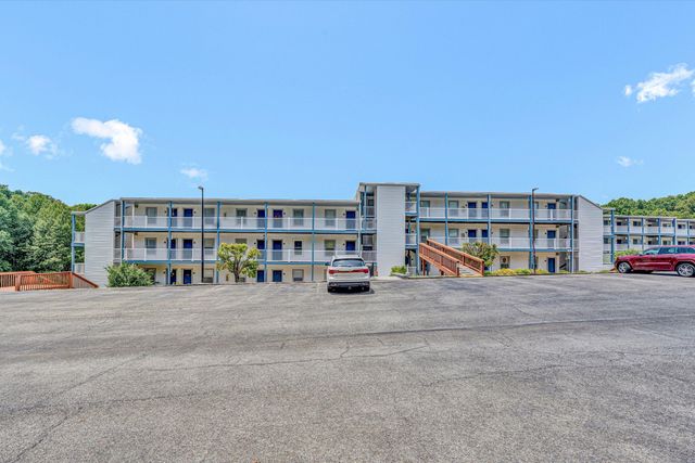 1085 Bluewater Dr Unit 120, Moneta, VA 24121