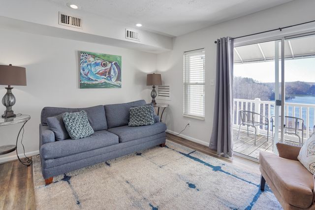 1085 Bluewater Dr Unit 120, Moneta, VA 24121