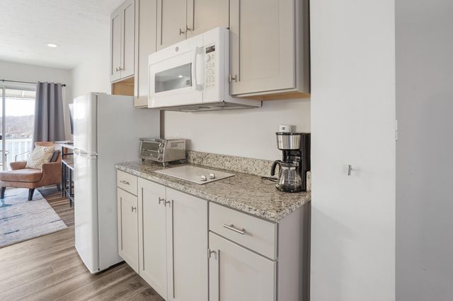 1085 Bluewater Dr Unit 120, Moneta, VA 24121