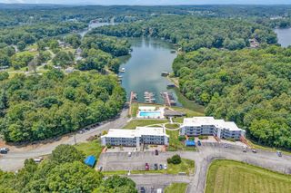 1085 Bluewater Dr Unit 120, Moneta, VA 24121