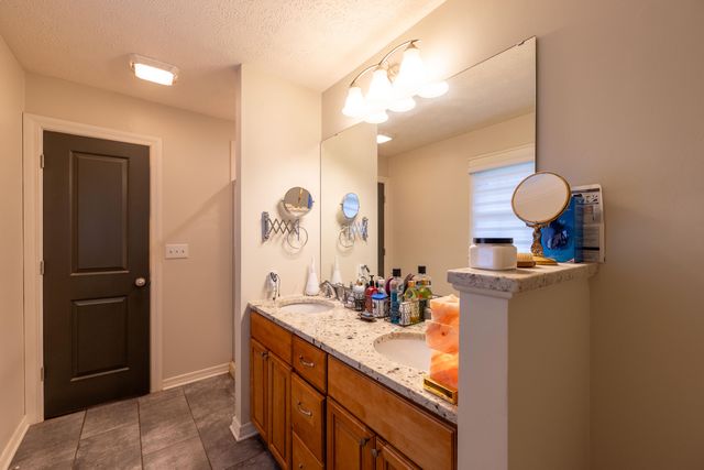 744 W Lasalle Street, Springfield, MO 65807