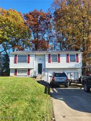 1239 Woodledge Drive, Mineral Ridge, OH 44440