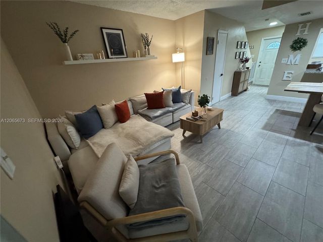 5427 NW 169th St, Miami Gardens, FL 33055