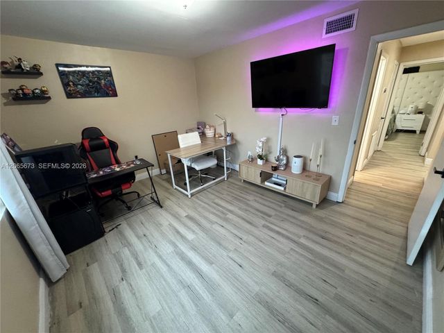 5427 NW 169th St, Miami Gardens, FL 33055
