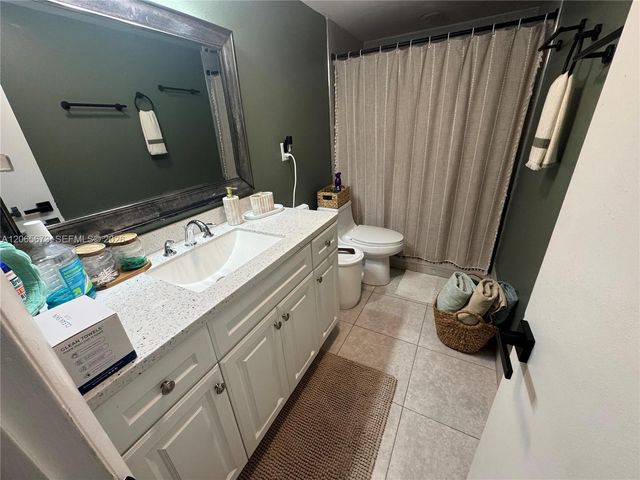 5427 NW 169th St, Miami Gardens, FL 33055
