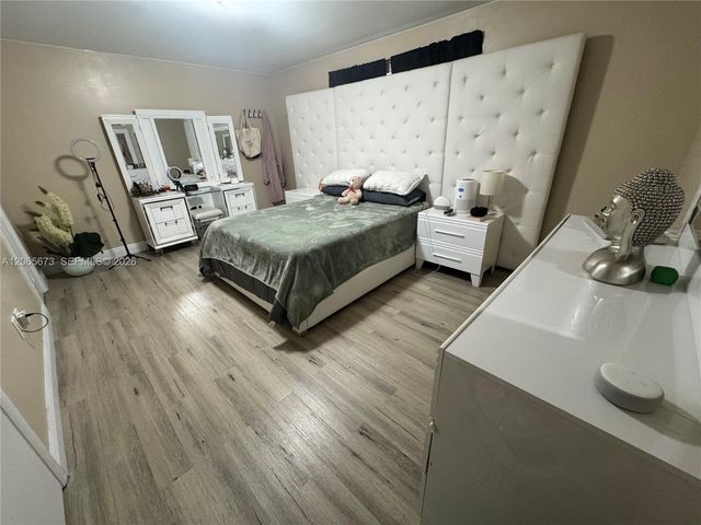 5427 NW 169th St, Miami Gardens, FL 33055