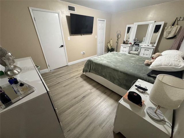 5427 NW 169th St, Miami Gardens, FL 33055