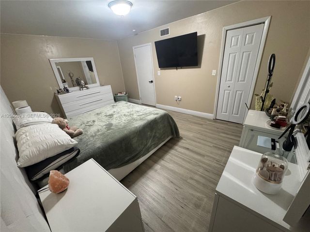 5427 NW 169th St, Miami Gardens, FL 33055