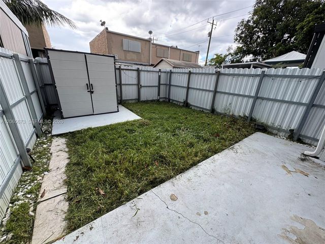 5427 NW 169th St, Miami Gardens, FL 33055