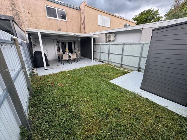 5427 NW 169th St, Miami Gardens, FL 33055