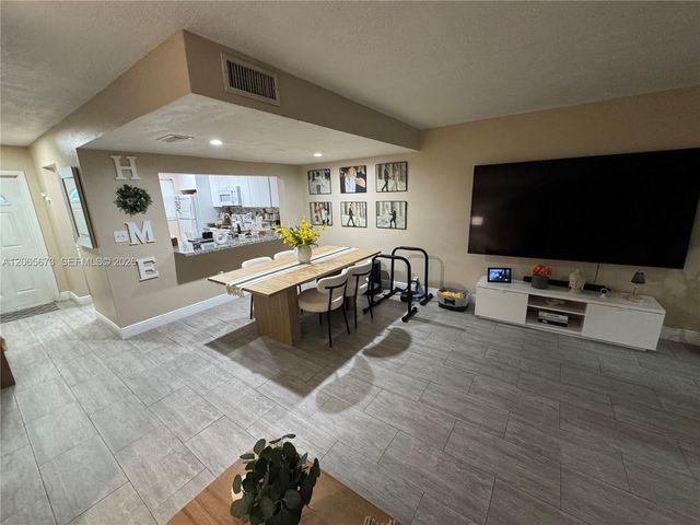 5427 NW 169th St, Miami Gardens, FL 33055